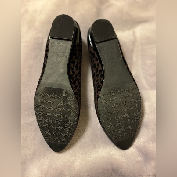 Soft Style Black and Leopard Flats - Picture 4 of 4
